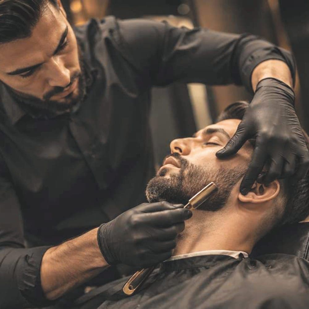 Afeitado de barba a navaja